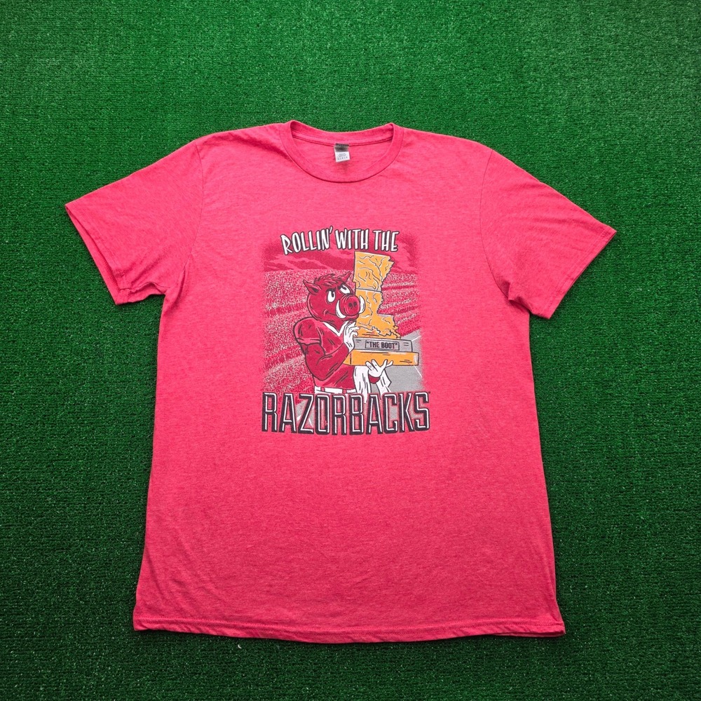 Arkansas Razorbacks Tshirt Mens Large‎ Red Rollin' With The Boot Trophy Graphic